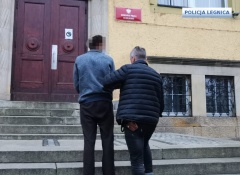 Rozbój z maczetą. 48-letni mieszkaniec gminy Chojnów zatrzymany przez policję