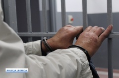 Policjanci zatrzymali 50-letniego mieszkańca Chojnowa. Odpowie za włamanie i kradzieże
