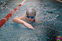 Uczniowie szkół podstawowych walczyli w Mistrzostwach Chojnowa w Pływaniu