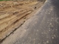 Pęknięcia asfalu i zabrudzona jezdnia. Wiadomość do reakcji i odpowiedź z UG