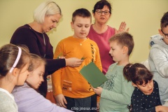 Kreatywne świąteczne inspiracje: wielkanocne warsztaty dla dzieci i dorosłych