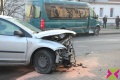 Zderzenie busa i samochodu osobowego na Legnickiej