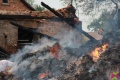 Spalona stodoła w kolonii Jaroszówka po uderzeniu pioruna (video+foto)