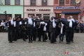 Polonez na chojnowskim Rynku. Tańczyli uczniowie i pracownicy PZS [ZDJĘCIA]