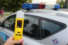 Pijany kierowca podróż zakończył w rowie. Wydmuchał ponad 3 promile