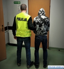 Przy bankomacie wyrwał kobiecie z rąk portfel z zawartością pieniędzy i dokumentów