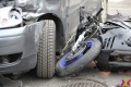 Motocykl wbił się w osobówkę - zdarzenie drogowe na Paderewskiego