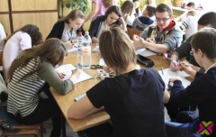 Relacja z VIII Maratonu Pisania Listów w Gimnazjum nr 2 (wideo)