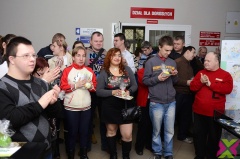 Wernisaż wystawy „Malujemy samodzielnie i z pomocą”